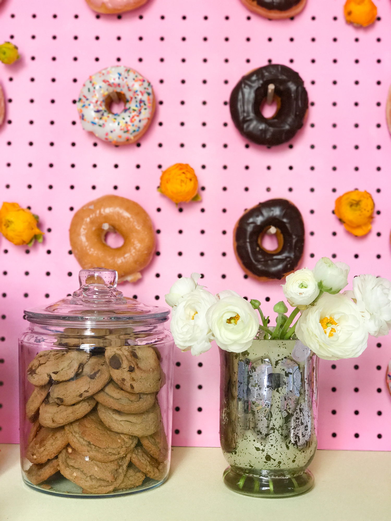 Okay yeah I need to make this donut wall ASAP! Instructions saved in the link.