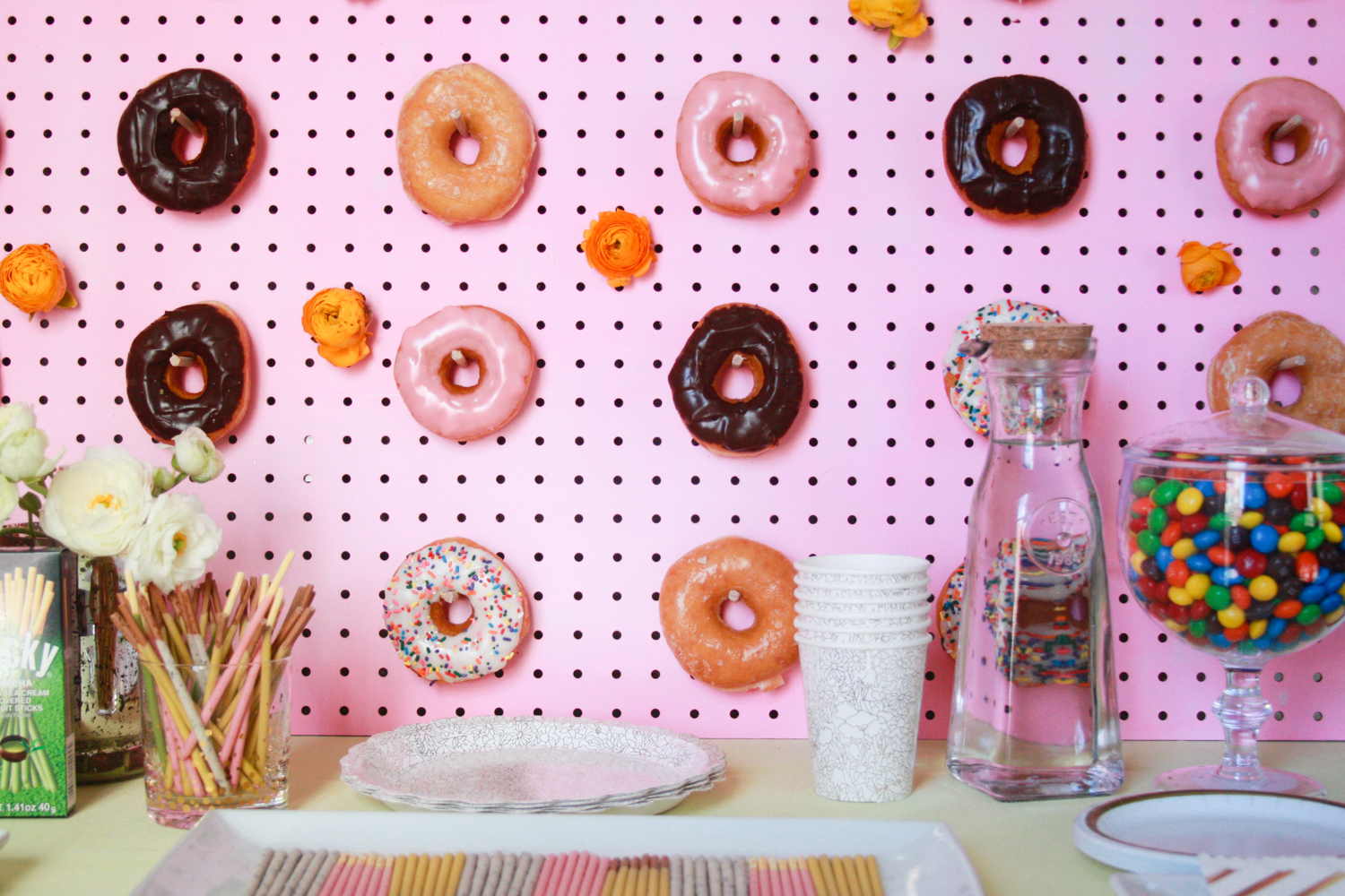 Making this DIY Donut Wall ASAP! So easy!