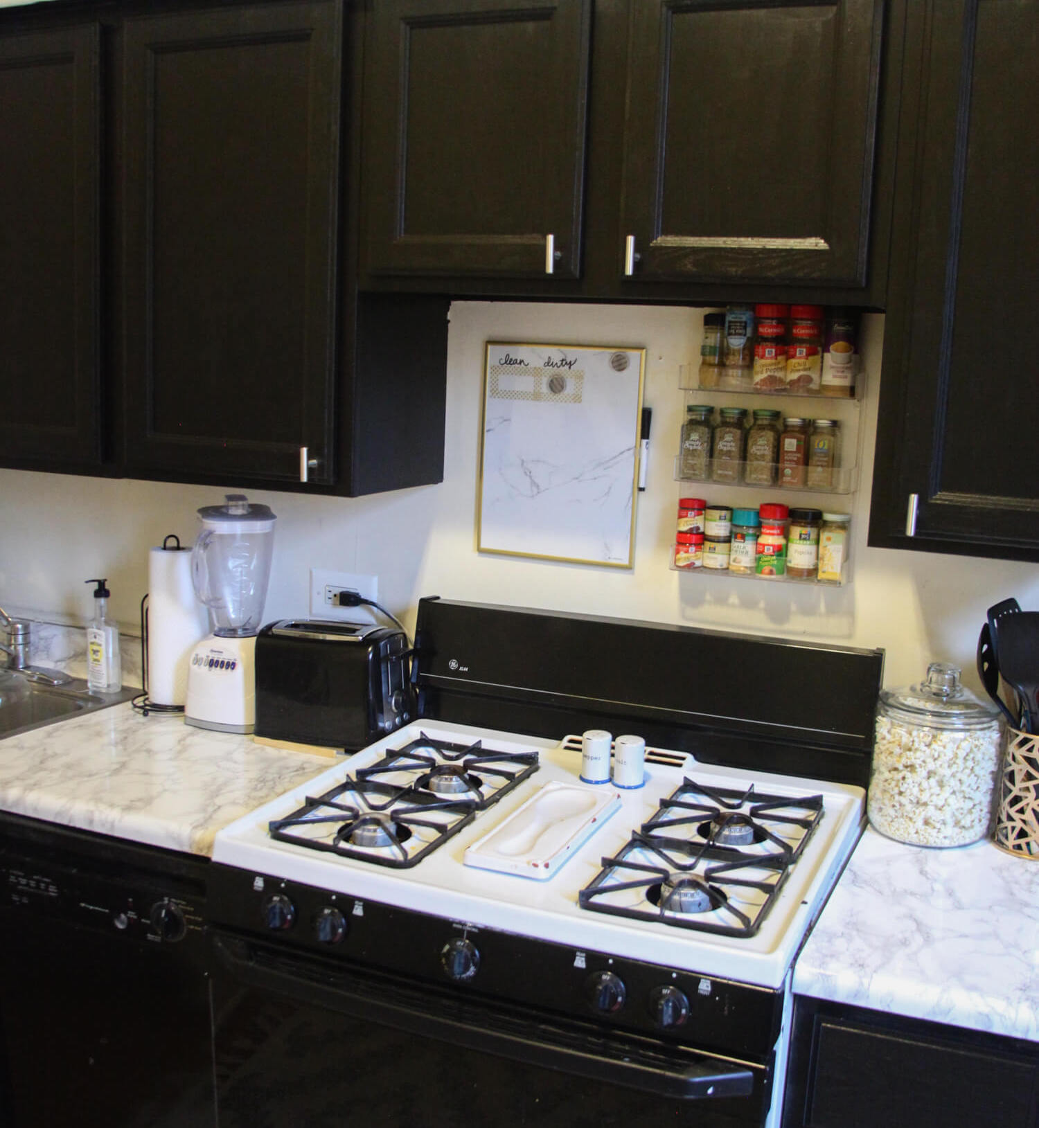 Using marble contact paper in a rental kitchen -- it works!