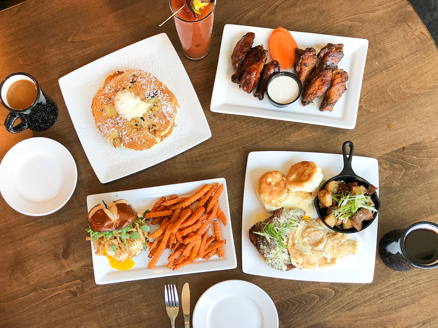Broken Barrel Bar in Chicago Brunch