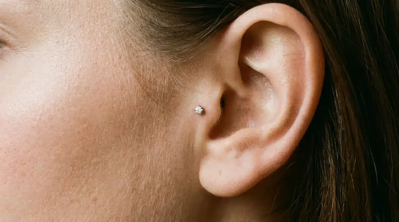 Forward helix piercing with a small stud